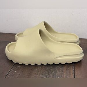 Adidas Yeezy Slides Mens size 10